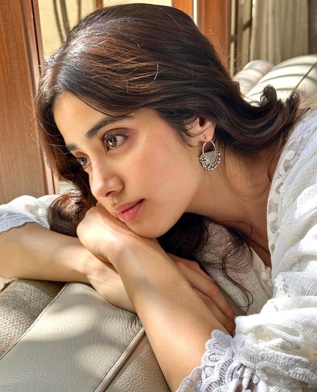 Janhvi Kapoor exudes elegance in white kurta;  seeks 'luck' for Mr and Mrs Mahi .'s outdoor schedule