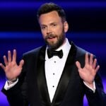 Joel McHale 'cried like a baby' after reading 'Community' table, says film 'would be like a family reunion but without holes' (VIDEO)